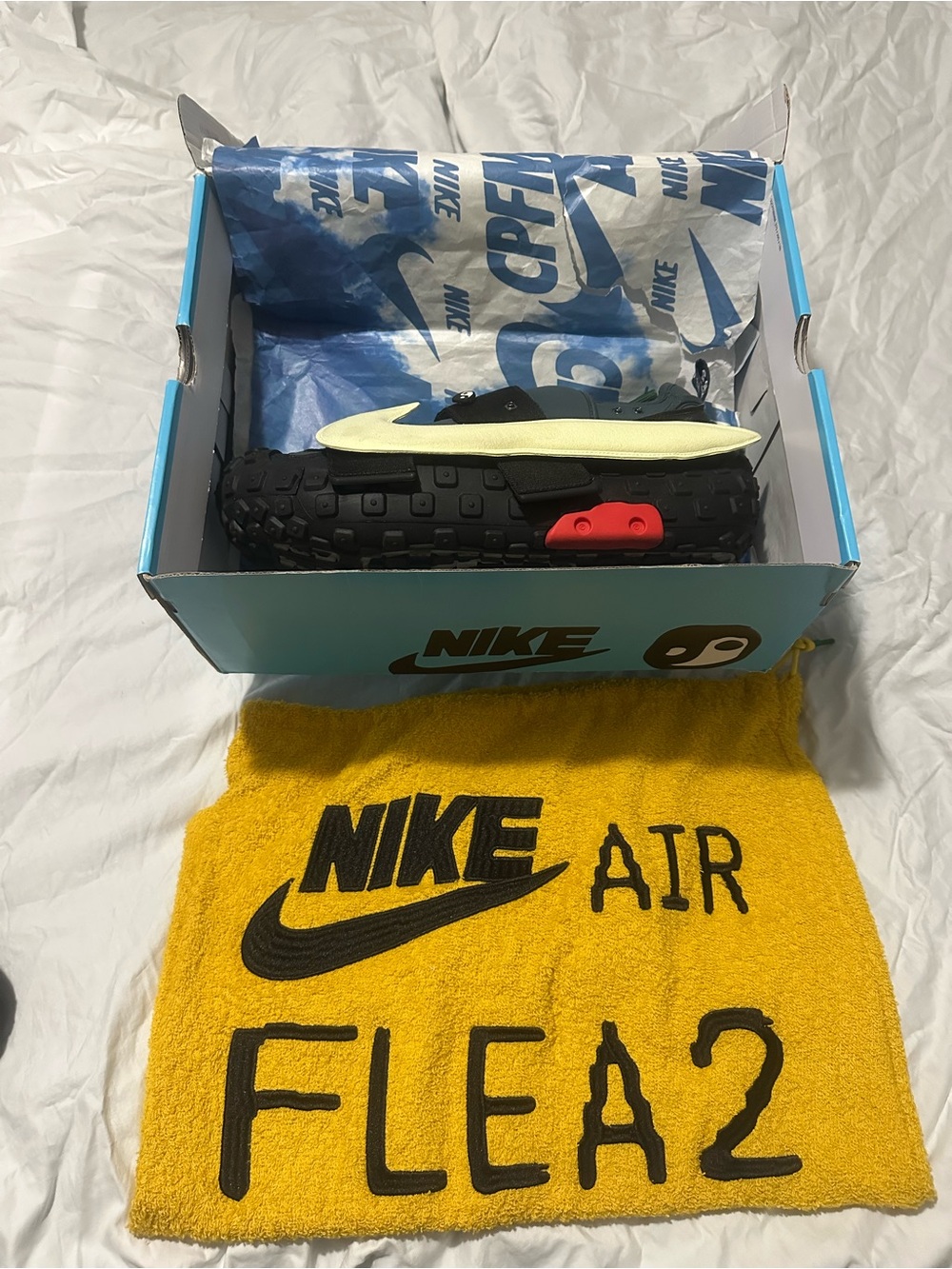 Nike Green Strap Trail Shoe with Black Straps and Yellow Tag - Picture 2 of 10
